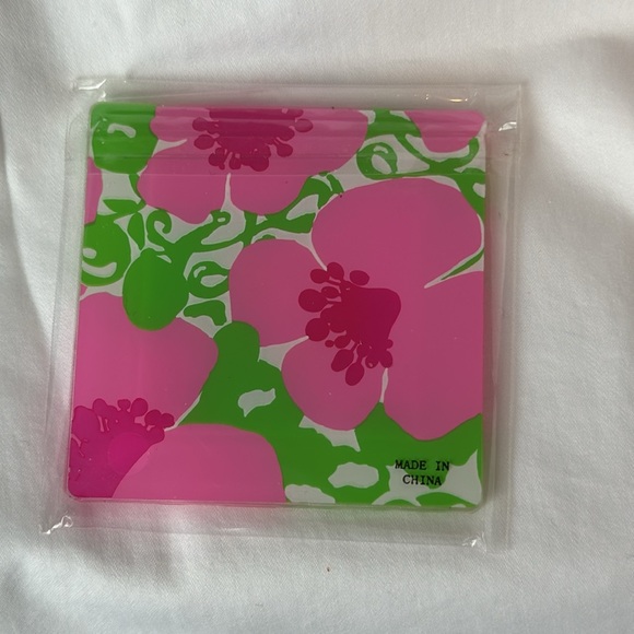 New Lilly Pulitzer for Estee Lauder Cosmetic Bag with Mirror - NWOT - Picture 5 of 13